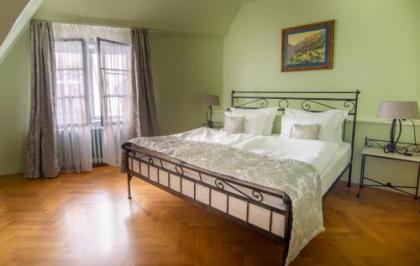 Hotel At the Black Star -Charming Romantic Suites and Apartments - image 11