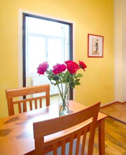 Apartment with one bedroom in Prague with WiFi - image 4