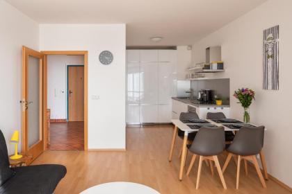 Sunny Apartment in Modřany by Prague Days - image 12