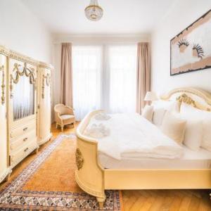 Kafka Apartment 4BR+2bath Old town Prague