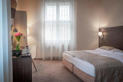 Hotel Kampa Garden - image 12