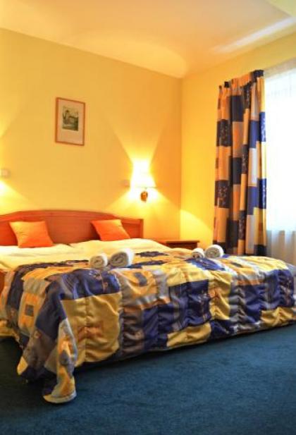 Hotel Claris - image 1