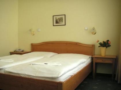 Hotel Claris - image 10