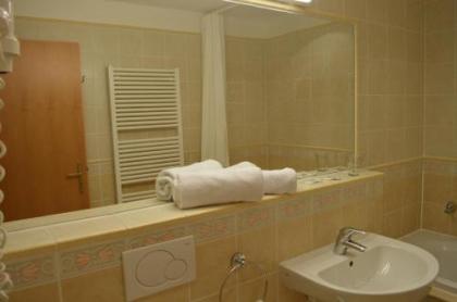Hotel Claris - image 11