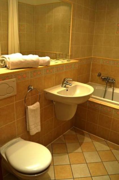 Hotel Claris - image 12
