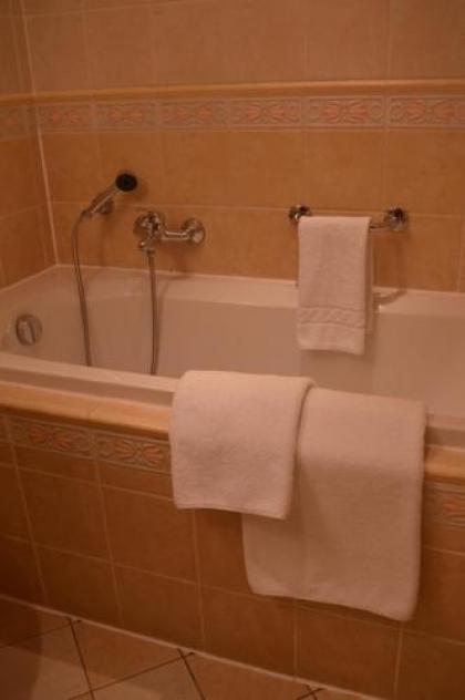 Hotel Claris - image 15