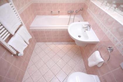Hotel Claris - image 6