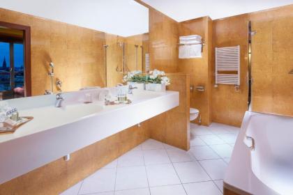 Jalta Boutique Hotel - image 3