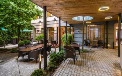 Three Crowns Hotel - image 1