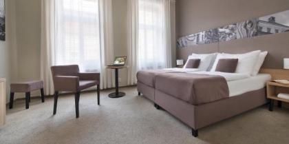 Three Crowns Hotel - image 10
