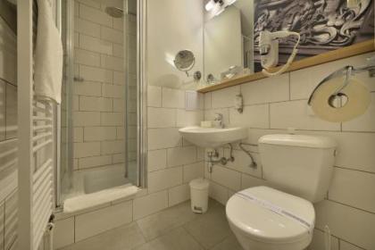 Three Crowns Hotel - image 12
