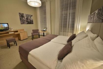 Three Crowns Hotel - image 15