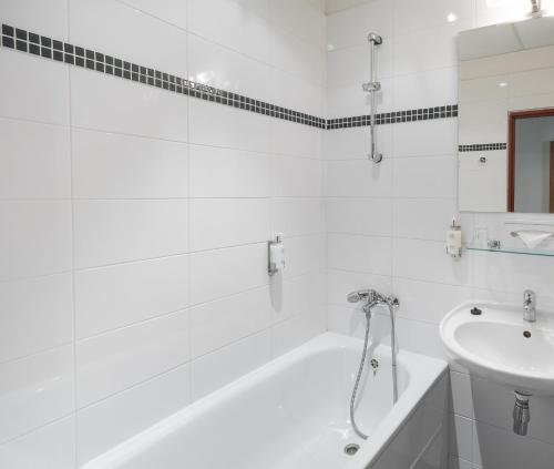 Three Crowns Hotel - image 2