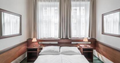 Three Crowns Hotel - image 6