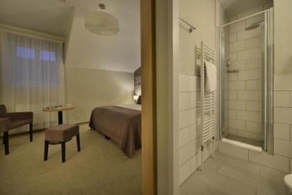 Three Crowns Hotel - image 7