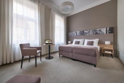 Three Crowns Hotel - image 9