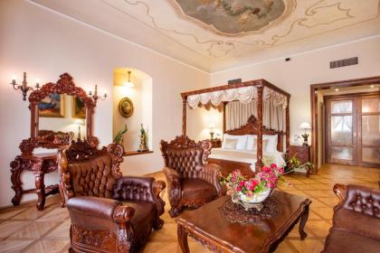Iron Gate Hotel & Suites - image 1