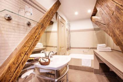 Iron Gate Hotel & Suites - image 20