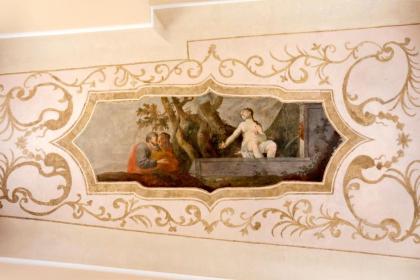 Iron Gate Hotel & Suites - image 3