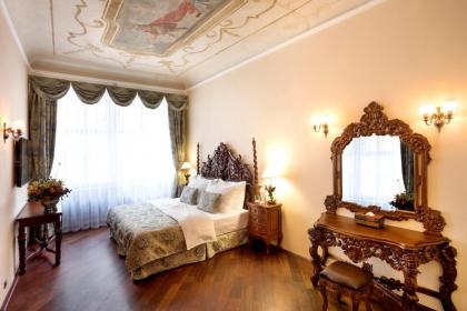 Iron Gate Hotel & Suites - image 4