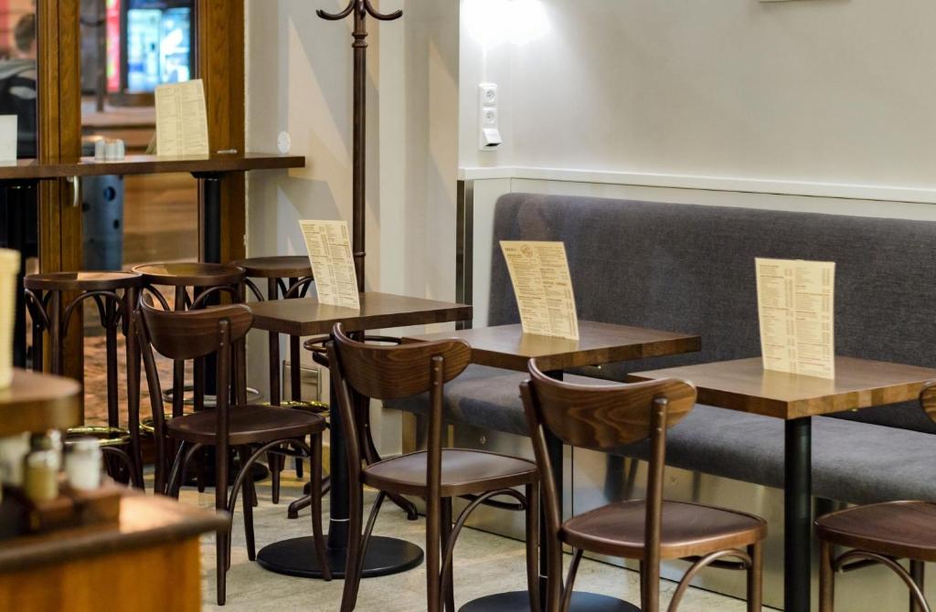 Adria Hotel Prague - image 4