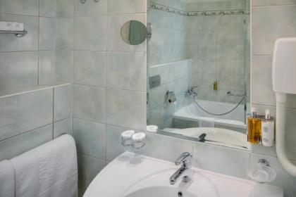 Adria Hotel Prague - image 7