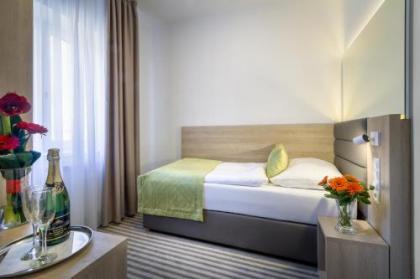 Hotel White Lion - image 17