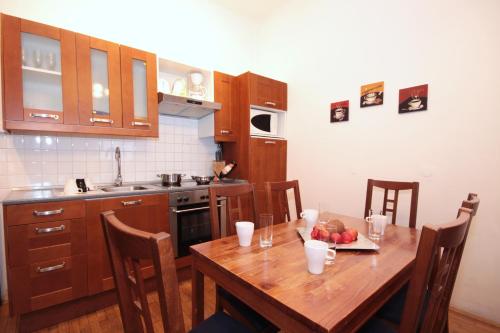 Old Town Apartments - image 2