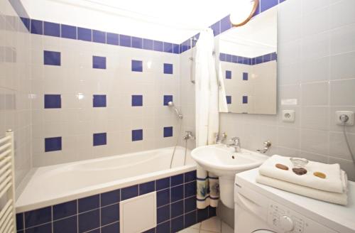 Old Town Apartments - image 3