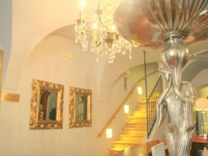 The Golden Wheel Boutique Hotel - image 15