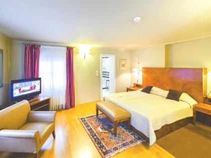 The Golden Wheel Boutique Hotel - image 2