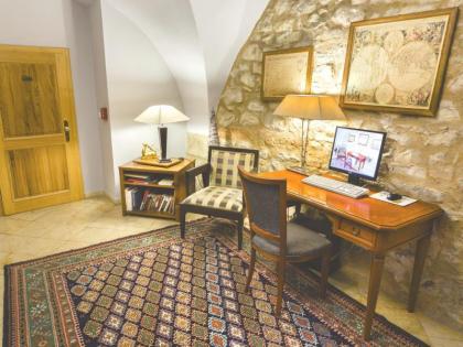 The Golden Wheel Boutique Hotel - image 6