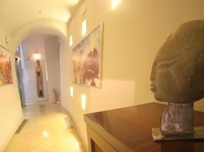 The Golden Wheel Boutique Hotel - image 7