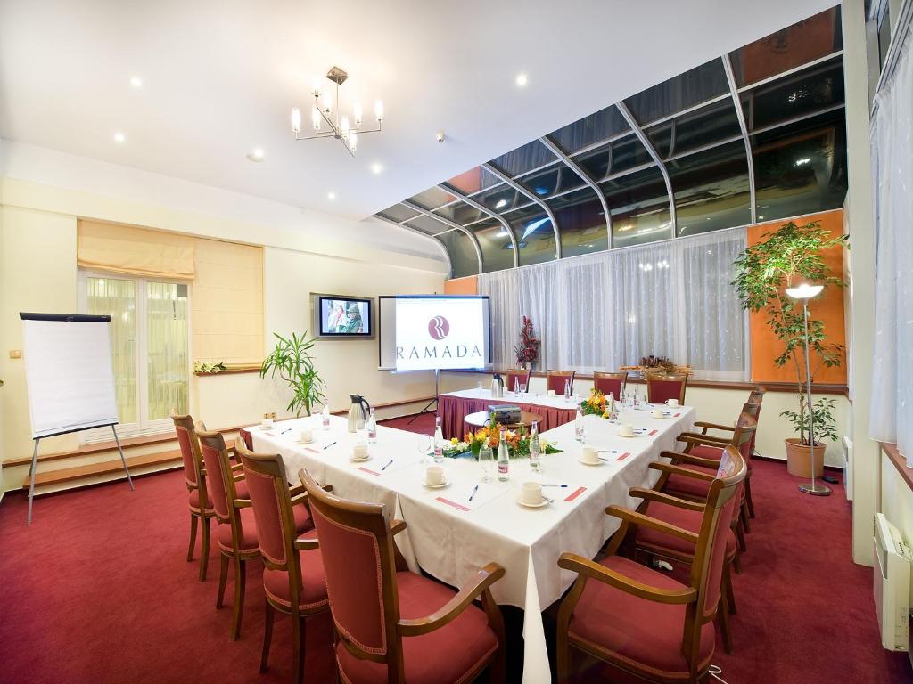 Ramada Prague City Centre - image 2