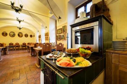 Hotel Selsky Dvur - Bohemian Village Courtyard - image 13