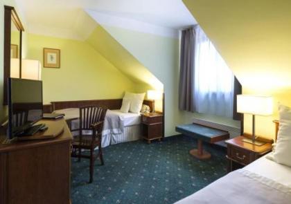 Hotel Selsky Dvur - Bohemian Village Courtyard - image 17