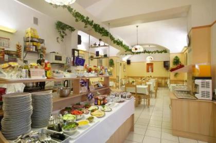 Hotel Golden City Garni - image 11