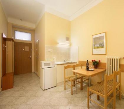 Hotel Golden City Garni - image 13