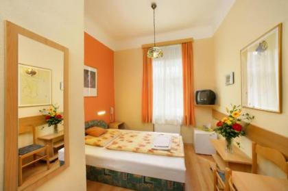 Hotel Golden City Garni - image 15