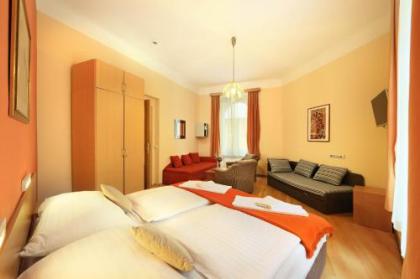 Hotel Golden City Garni - image 2