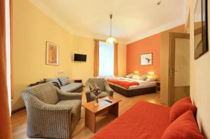 Hotel Golden City Garni - image 3