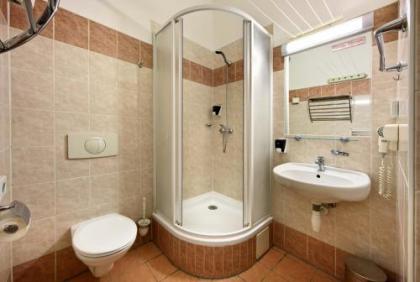 Hotel Golden City Garni - image 4