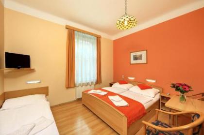 Hotel Golden City Garni - image 6