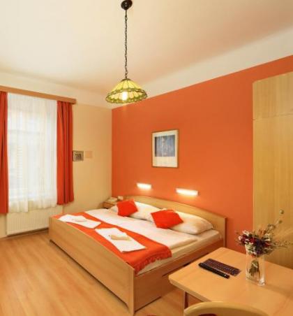 Hotel Golden City Garni - image 9