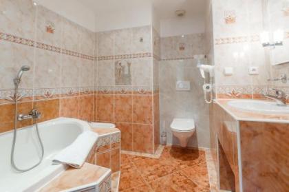 Hotel Klarinn Prague Castle - image 9
