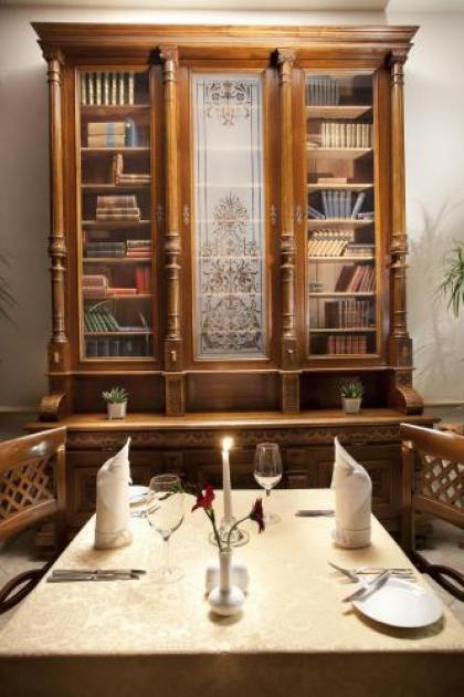 Green Garden Hotel - image 12
