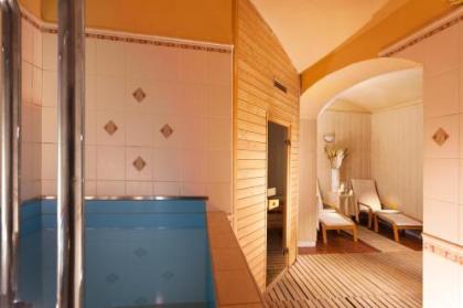 Green Garden Hotel - image 13