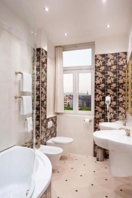Green Garden Hotel - image 18