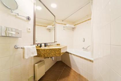 Plaza Prague Hotel - image 3