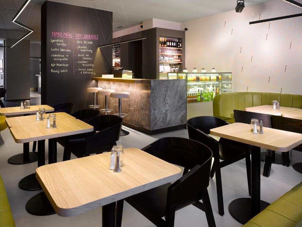 The ICON Hotel & Lounge - image 3